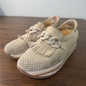 SoftWaves Beige‎ Cream Women's Platform Loafers with Fringe Detail Sz 38.5